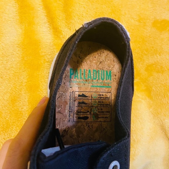 Palladium loafers
Low top vegan shoes - Picture 4 of 5